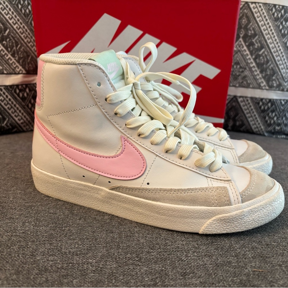 Nike Mid 77 Blazers Big Kid size 4.5